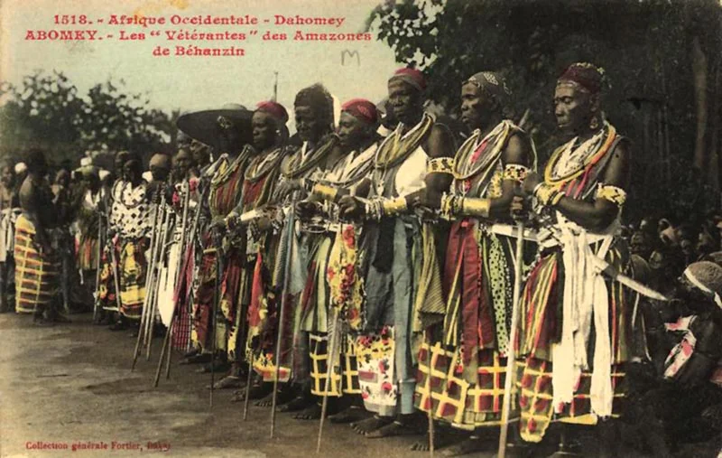 Le Royaume du Dahomey : grandeur, pouvoir et héritage d’un État africain légendaire royaume dahomey amazones.jpg