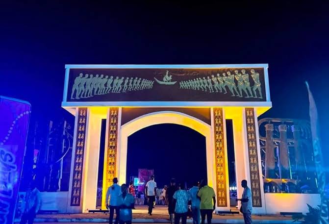Accueil Monument de la Porte du Non-Retour Ouidah - Symbole du retour de la diaspora au Bénin