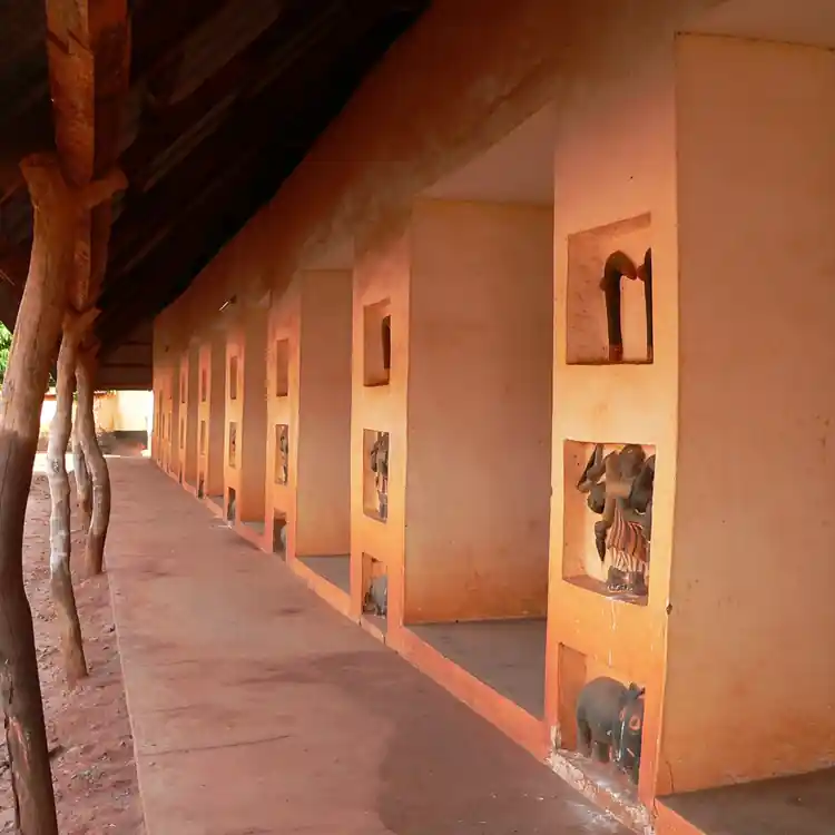 Le Royaume du Dahomey : grandeur, pouvoir et héritage d’un État africain légendaire site palais royaux